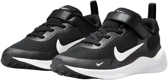 Paar zwarte Nike sneakers met klittenbandsluiting en witte zolen.