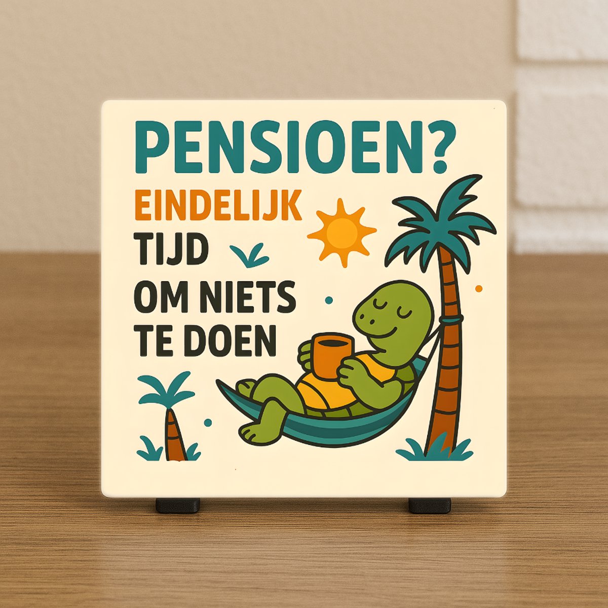 CreaCraft Wenstegel Pensioen – Eindelijk Tijd om Niets te Doen – Grappig Cadeau - Hip trendy tegeltje – Wanddecoratie – Cadeau voor pensioen – Sfeervol en Persoonlijk – Trendy nu – Decoratief Tegeltje met Standaard – Cadeau Idee Illustratie