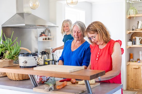 Oesterzwam Growkit – Zelf Paddenstoelen Kweken op Koffiedik – Herstartbaar & Duurzaam Cadeau – Gerecycled Plastic – Sociaal geproduceerd in Nederland – Fryslân Fungies - Aanrecht moestuin - Van Koffie naar Paddenstoel