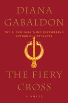Boek "The Fiery Cross" van Diana Gabaldon, met een gouden Keltisch symbool op een rode achtergrond.