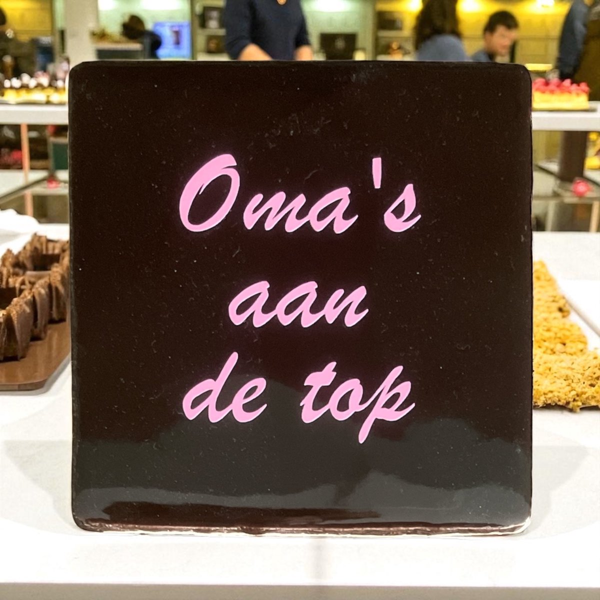 Hip Tegeltje met tekst-Oma's aan de top-Donker Bruin-Spreuk-Cadeau-Geschenk-Gift-Kado-Moederdagg-Sinterklaas-Keerst-Veraardag-Zomaar