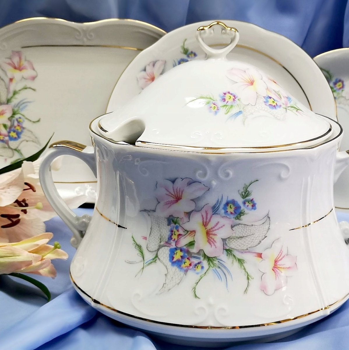 Servies Kamelia 27-delig voor 6 personen, Lilia decoratie