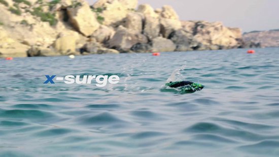 OVERMAX X-SURGE Bateau de Course RC Télécommandé avec Lumière LED 35 km/h 1200 mAh Batteries 30 min d'Amusement Vitesse Réglable Jusqu'à 100 m, Jouet pour Piscine et Lacs