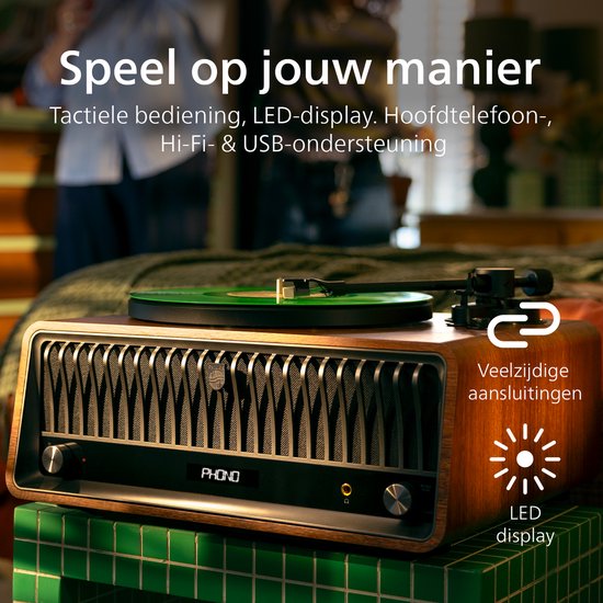 Platenspeler met houten behuizing, lamellenfront en glazen kap. Met digitale display en meerdere aansluitingen.