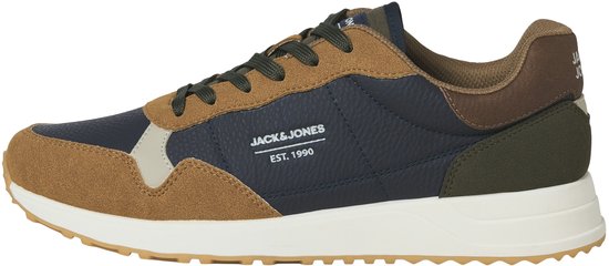 Donkerblauwe en bruine Jack & Jones sneaker met witte zool, zijkant met merknaam.