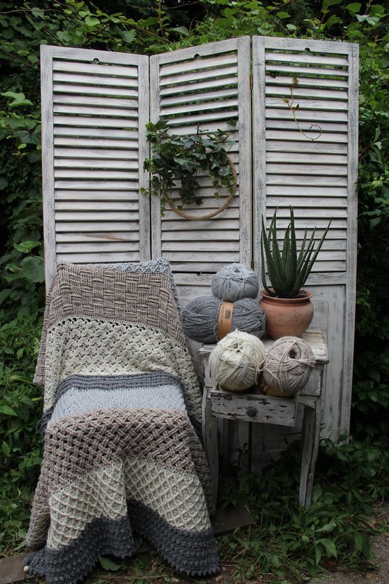 Corneeltje wol -James C.Brett. Haakpakket Plaid Rustic Relief - Woondeken haken