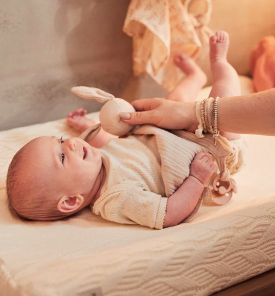 Knuffeldoekje en slab met naam - Baby brievenbus cadeau - gepersonaliseerd kraamcadeau - geboorte baby - cadeau pasgeboren baby - Jollein knuffeldoekje - Baby cadeau met naam — afbeelding 5