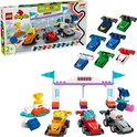 Set LEGO Duplo F1 avec boîte, piste de course et voitures séparées.