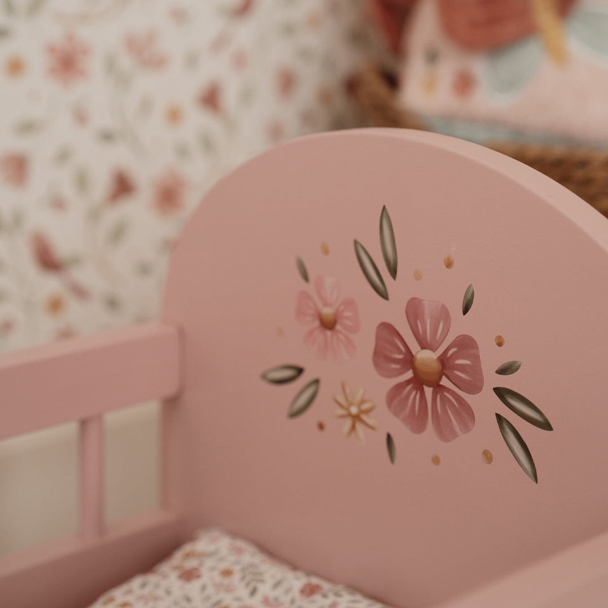 Little Dutch Poppenbed – Soft Flowers – Roze Hout — afbeelding 12