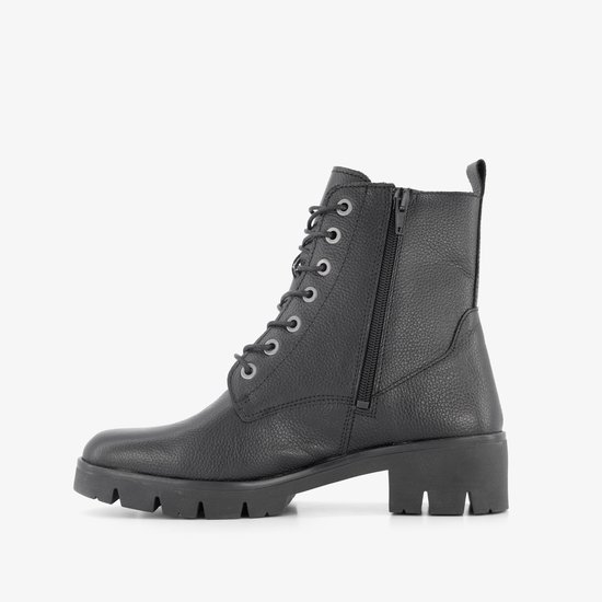Zwarte leren veterboot met rits en dikke zool.