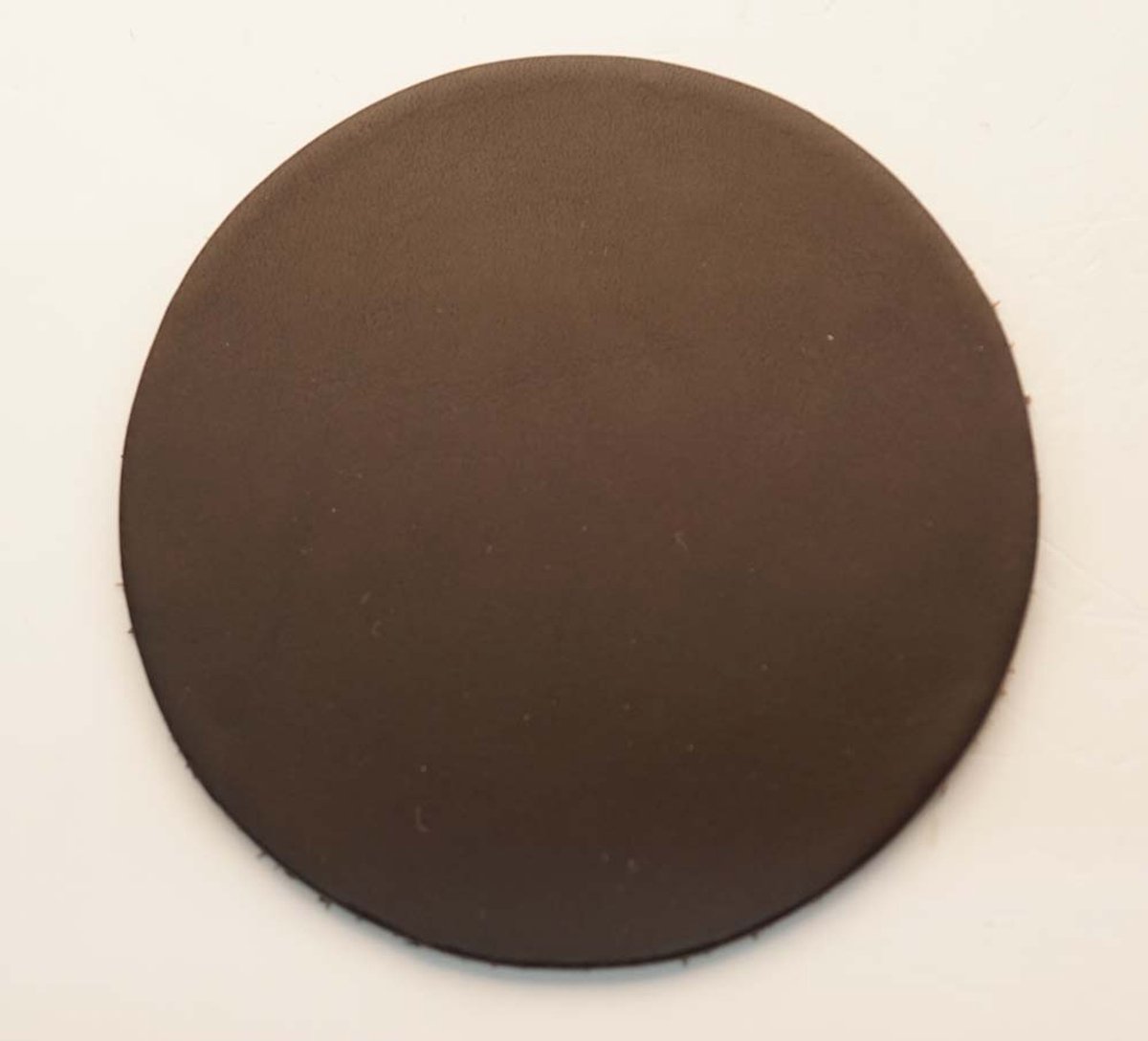 100% runder leren donker bruin onderzetters set van 6 stuks - donker bruin onderzetters - onderzetters voor drinkglazen - onderzetters voor bierglazen - onderzetters voor shotglazen - echte leren onderzetters - set onderzetters voor 6 glazen