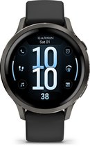 Grijze Garmin Venu smartwatch met zwarte band. Het hoofdscherm toont de tijd '10:10', datum 'Sat 01' en cirkelvormige icoontjes.