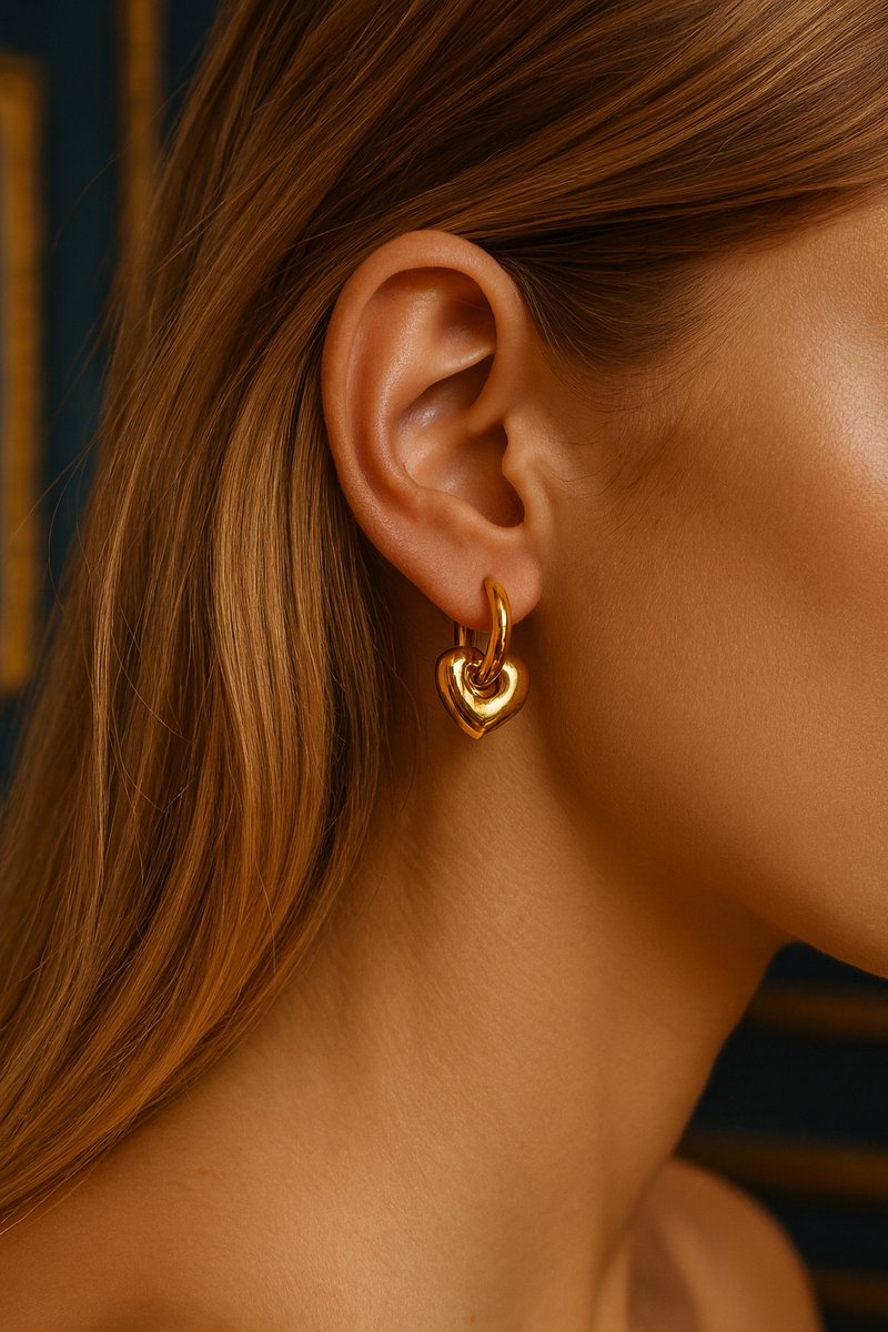 Lundholm Luxe Oorbellen Dames Goud kleurig Hartje - Jewellery Chunky Grote Oorringen Dames - Lucy Serie - Premium Stainless Steel - Hartjes Oorringen Goud Verguld - Cadeau voor Vrouw Tip My Cadeautjes - Geschenkverpakking - Scandinavisch Design