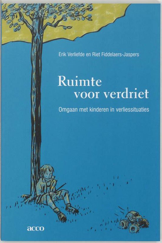 Boek "Ruimte voor verdriet" met illustratie van een boom, een kind zittend, en een autootje.