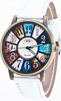 Wit vintage horloge met 12 gekleurde vlakken