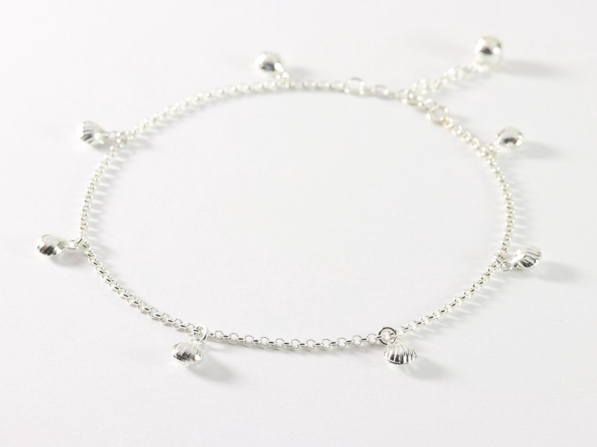 Fijne zilveren enkelband met schelpjes