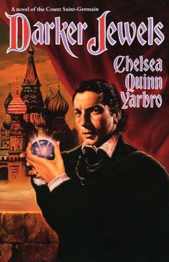 Couverture du livre Darker Jewels. Un homme aux cheveux foncés, vêtu d'un gilet sombre, tient une gemme violette brillante. Un château avec des dômes est visible en arrière-plan.