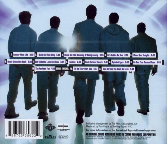 Achterkant van het album 'Millennium'. De vijf mannen zijn van achteren te zien, met de tracklist en barcode.