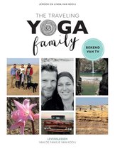 Collage van de cover van The Traveling Yoga Family: Jeroen en Linda van Kooij met hun kinderen en hond, een close-up van een koppel, een waterval, een roze bloem, een roestige pick-up truck en een landschap.