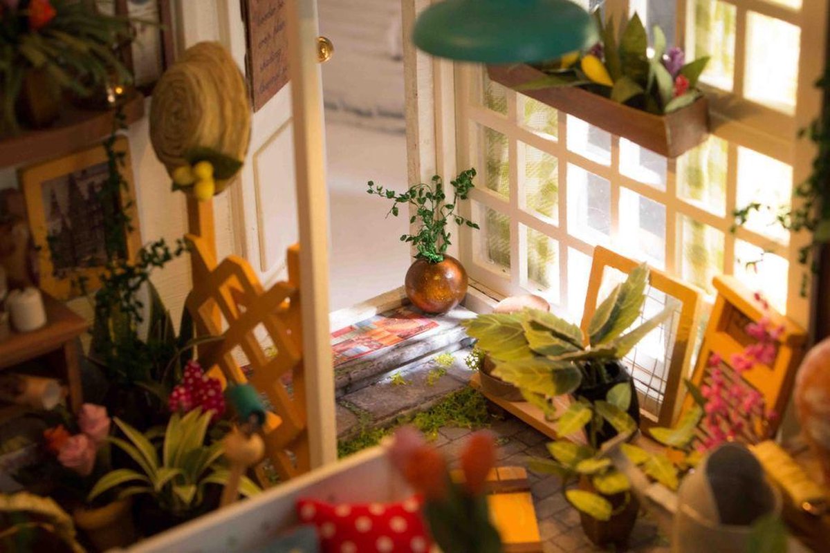 Robotime - DIY Dollhouse Kit-Miller's Garden - Houten Bouwpakket — afbeelding 2