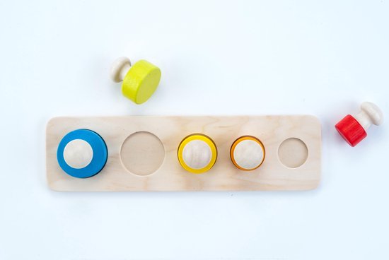 Circle sorter rubber wood board 9 x 30 x 4,5cm van Tender Leaf Toys — afbeelding 2