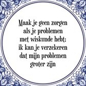 Tegeltje met Spreuk (Tegeltjeswijsheid): Maak je geen zorgen als je problemen met wiskunde hebt; ik kan je verzekeren dat mijn problemen groter zijn + Kado verpakking & Plakhanger