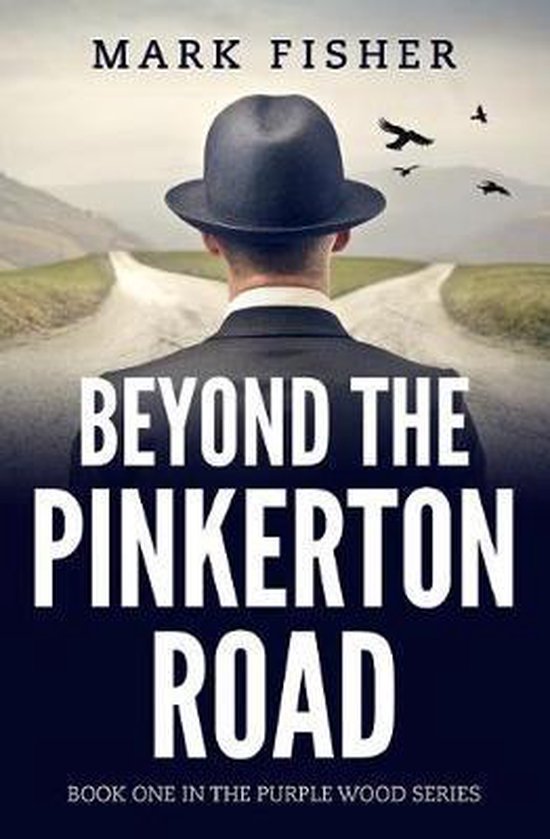 Boekomslag van 'Beyond the Pinkerton Road' van Mark Fisher. Een man met een hoed staat met zijn rug naar de kijker op een splitsende weg.