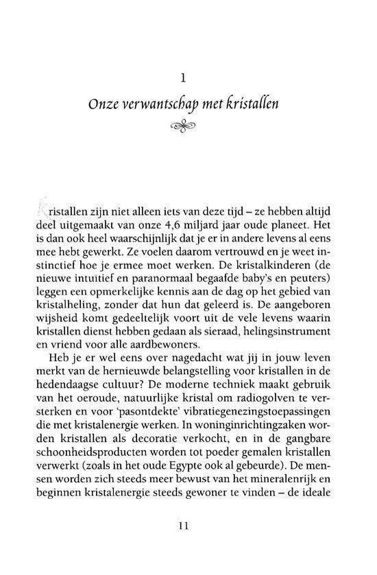Tekstpagina met titel 'Onze verwantschap met kristallen' en paragrafen over de lange geschiedenis en het gebruik van kristallen.