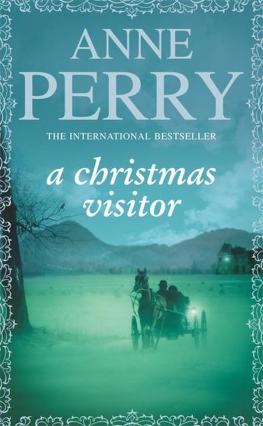 Boek 'A Christmas Visitor' van Anne Perry met op de cover een kersttafereel van een koets met paard in een mistig landschap.