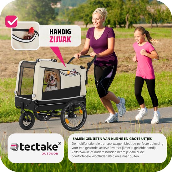Vrouw en kind joggen met een beige hondenkar met een beagle erin, met een handig zijvak.