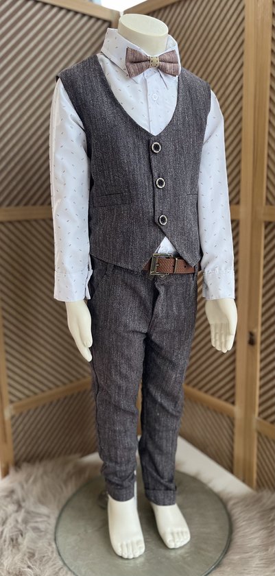 luxe jongens kostuum-kinderpak- kinderkostuum-3 delige set - grijsbruine vest, grijsbruine broek (taupe kleur), bedrukte hemd, vlinderstrik-bruidsjonkers-bruiloft-feest-verjaardag-fotoshoot- 1 jaar maat 86