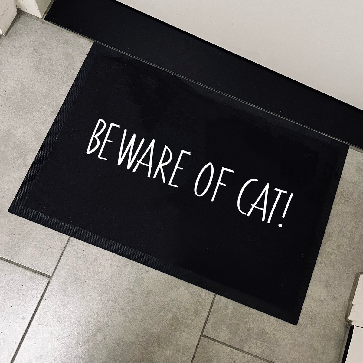 Deurmat met tekst-kerst cadeautje-Beware of cat-Grappige deurmat-Deurmat binnen-70x50cm
