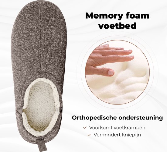 Pantoufle grise avec une doublure intérieure en peluche blanche et douce. Avec "semelle intérieure en mousse à mémoire de forme" et "support orthopédique".