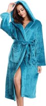 Tot de winterbadpakken behoren onder meer flanellen badpakken voor dames, saunajassen met capuchon, pluche jasjes, lange rokken, huisjas voor dames