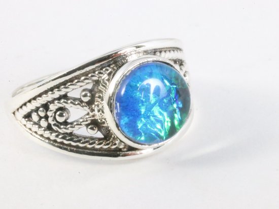 Opengewerkte zilveren ring met blauwe opaal - maat 19.5
