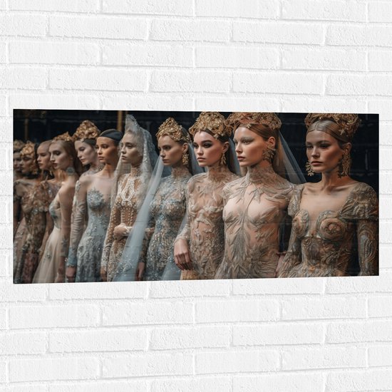 Muursticker - Modellen - Jurken - Sierraden - Kroontjes - Vrouwen - 100x50 cm Foto op Muursticker