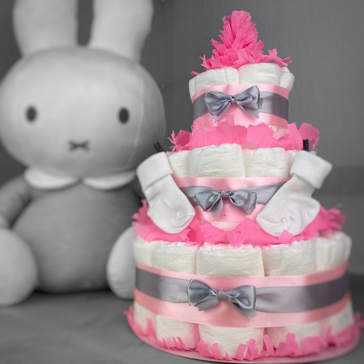 Goedkoopste Luiertaart meisje 3-laags met 45 A-merk pampers en XL kaart - kraamcadeau - babyshower