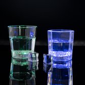 LED Verlichte Drinkglazen - Lichtgevende Glazen - Glow In The Dark Glazen - Kerstdecoratie - Set van 6