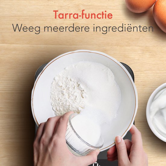 Balance de cuisine KitchenBrothers noire avec un bol de farine et de sucre, et une fonction de pesage d'ingrédients.