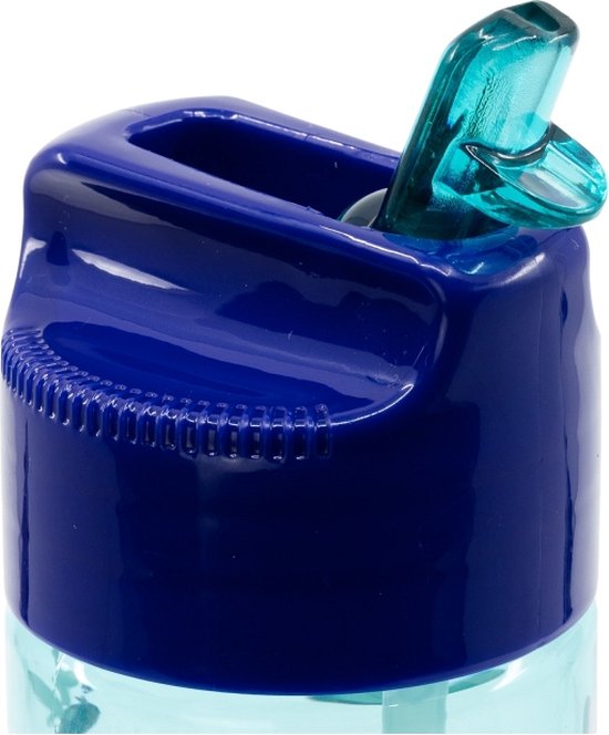 Sluiting van de blauwe drinkfles met een turkooizen rietje.