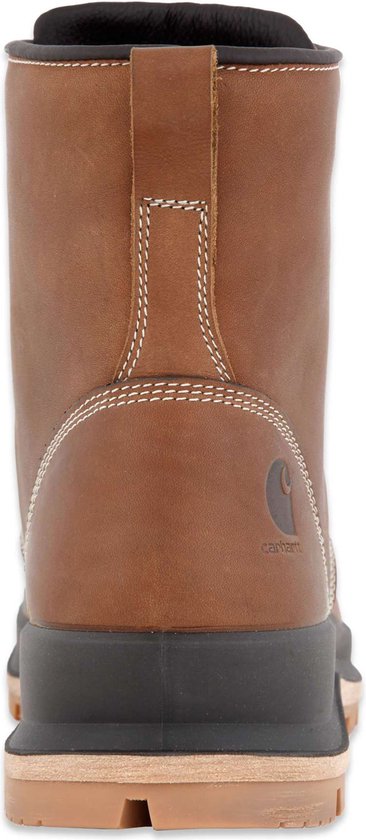 Achterkant van een bruine leren werklaars met witte stiksels en een donkerbruine zool. Carhartt logo op de hiel.