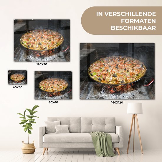 MuchoWow® Glasschilderij 160x120 cm - Schilderij acrylglas - Zeevruchtenrijst gekookt in een brandhou. Paella is een van de traditionele gerechten van Spanje - Foto op glas - Schilderijen