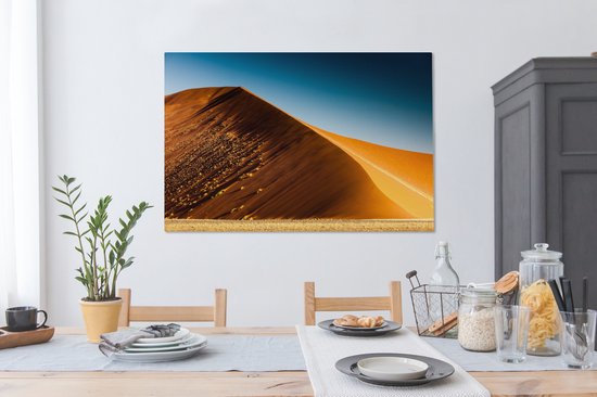 Les couleurs des dunes dorées sous le ciel bleu dans le parc du Namib-Naukluft Toile 140x90 cm - Tirage photo sur toile (Décoration murale salon / chambre)
