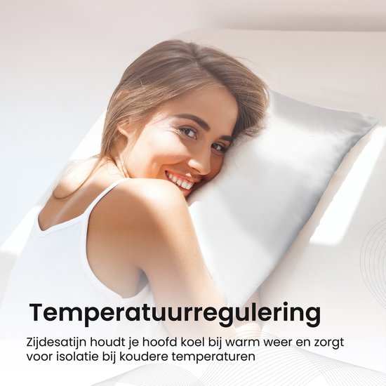 Lachende vrouw met een wit satijnen kussen. Tekst: Temperatuurregulering.