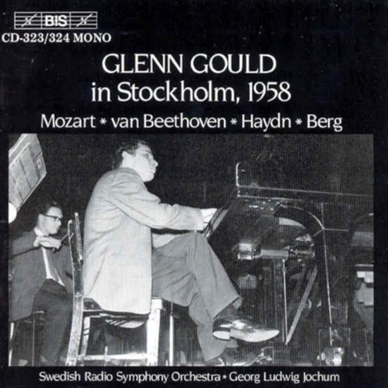 Glenn Gould speelt piano, met orkest en dirigent Georg Ludwig Jochum. Titel: Glenn Gould in Stockholm, 1958.