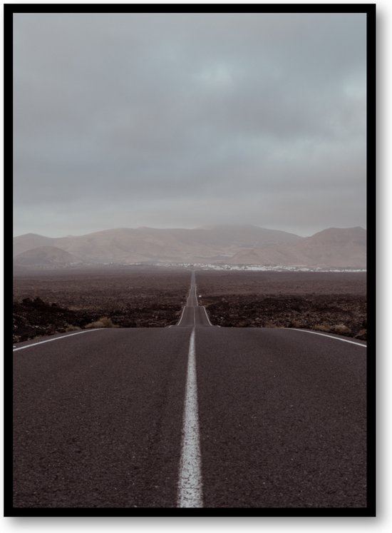 De Weg door Lanzarote - Op Reis door de Stilte - De Stille Snelweg - Fotoposter 50x70 met Lijst