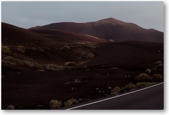 Rustende Reuzen - Lanzarote's Natuurlijke Monumenten - Eenvoud van de Elementen - Fotoposter 60x40