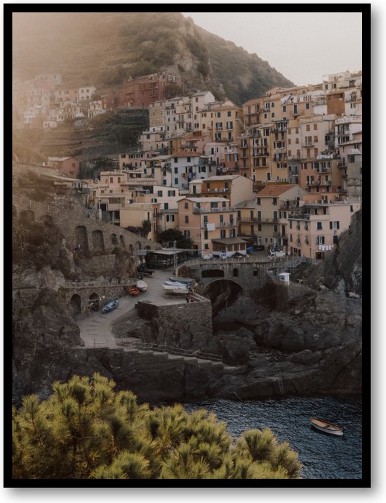 Schemerlicht over Riomaggiore Cinque Terre - Italiaanse Kustkalmte - Fotoposter 30x40 met Lijst