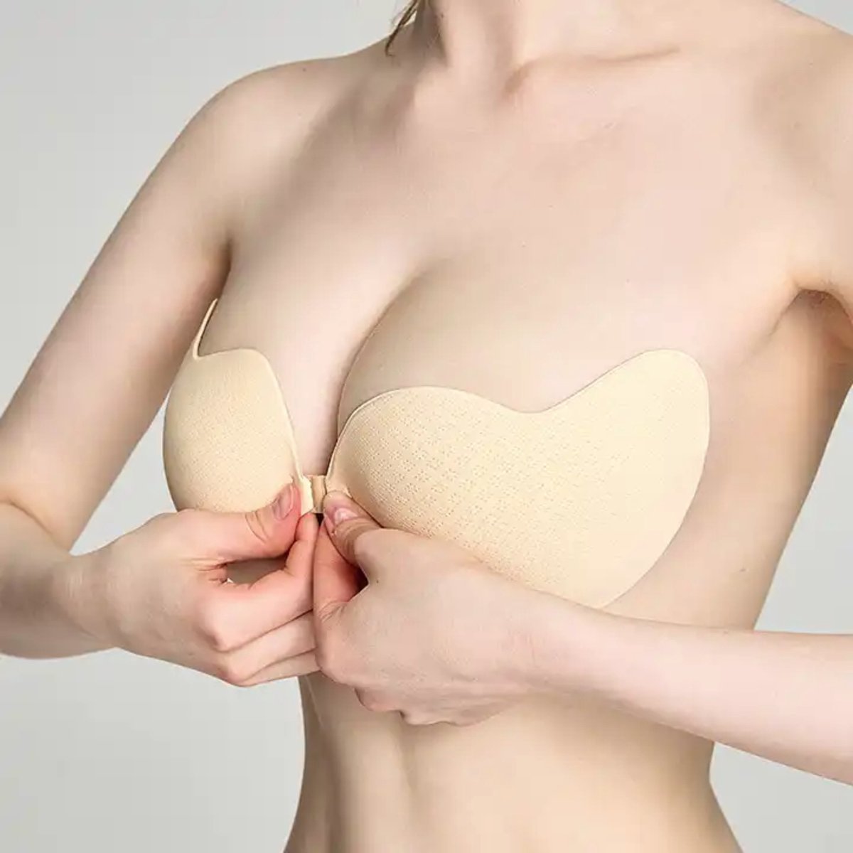 KELERINO. Plak Beha Push Up - Clipsluiting - Strapless Zelfklevende BH - Beige - Cup B