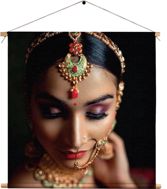 Textielposter Indiaanse Vrouw In Kostuum Vierkant CM) - Wandkleed - Wanddoek - Wanddecoratie